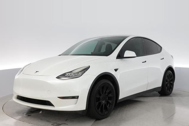 2022 Tesla Model Y — VIN 7SAYGDEE0NF392158