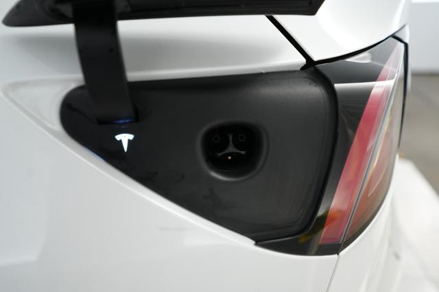 2022 Tesla Model Y — photo 8 of 22
