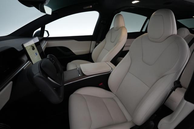 2022 Tesla Model X — photo 3 of 21