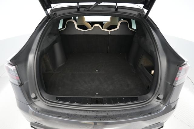 2022 Tesla Model X — photo 6 of 21