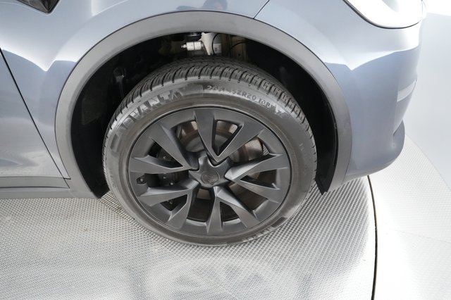 2022 Tesla Model X — photo 13 of 21