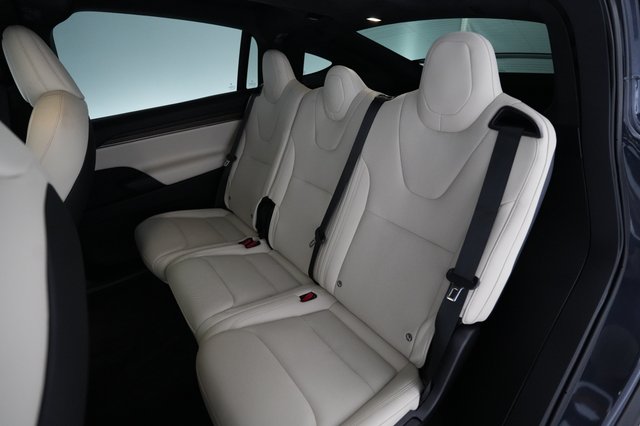 2022 Tesla Model X — photo 17 of 21