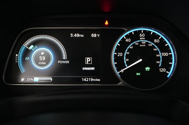 2024 Nissan LEAF — photo 5 of 23