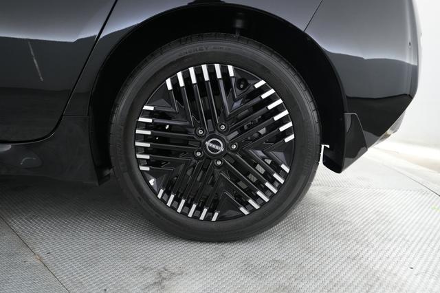 2024 Nissan LEAF — photo 7 of 23