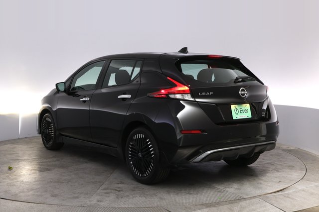 2024 Nissan LEAF — photo 13 of 23