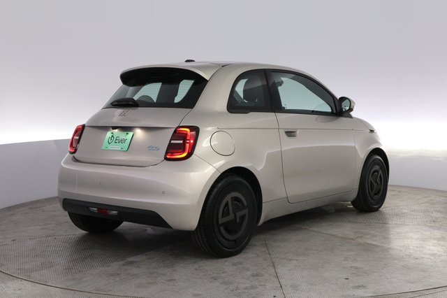 2025 Fiat 500e — photo 2 of 20