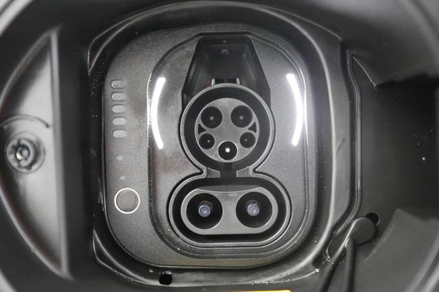 2025 Fiat 500e — photo 8 of 20