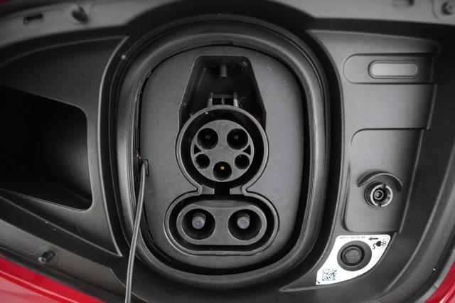 2022 Jaguar I-Pace — photo 8 of 24