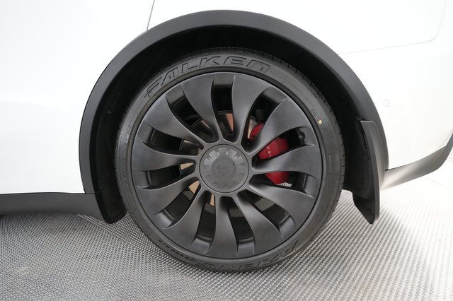 2021 Tesla Model Y — photo 17 of 26