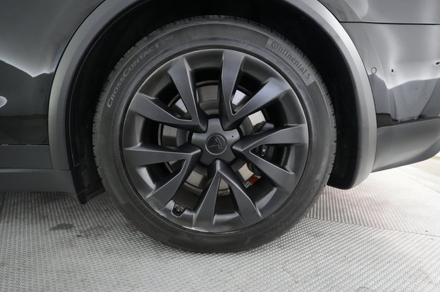 2022 Tesla Model X — photo 7 of 24