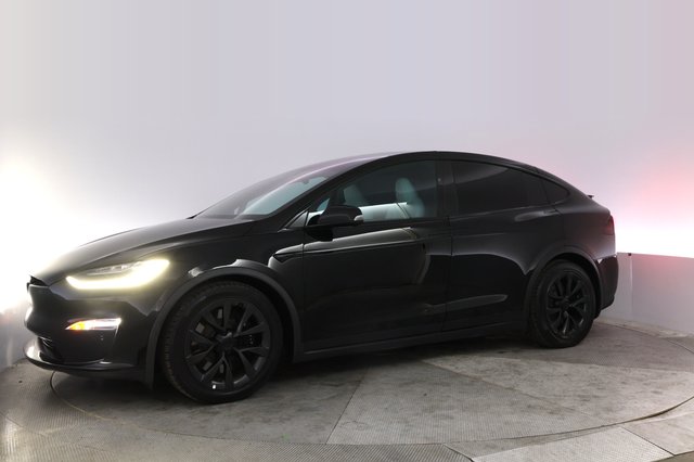 2022 Tesla Model X — photo 14 of 24