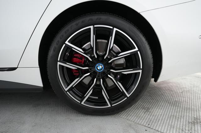 2024 BMW i4 — photo 7 of 23