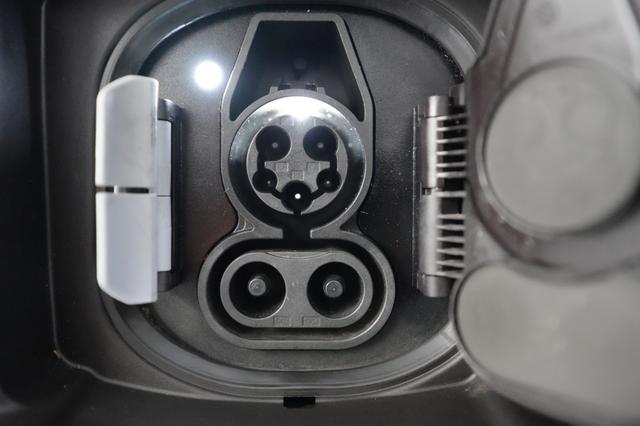 2024 BMW i4 — photo 8 of 23