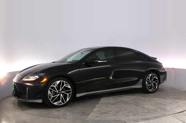 2023 Hyundai IONIQ 6 — photo 14 of 25