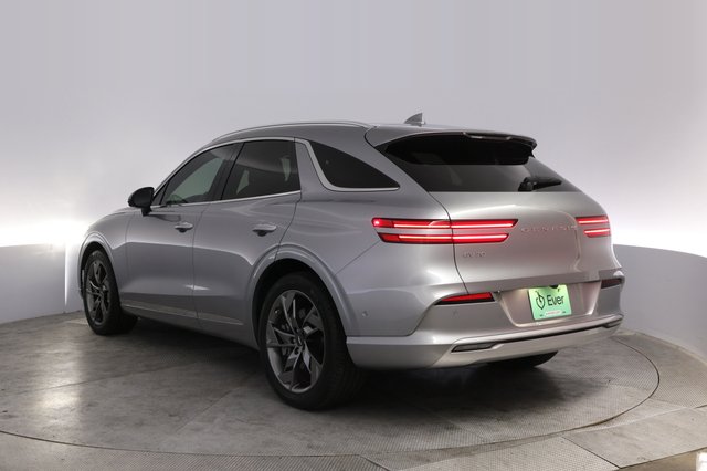 2024 Genesis Electrified GV70 — photo 13 of 22