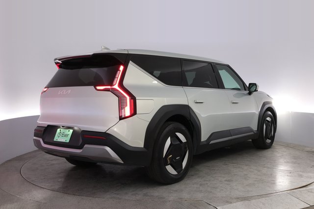 2024 Kia EV9 — photo 2 of 25