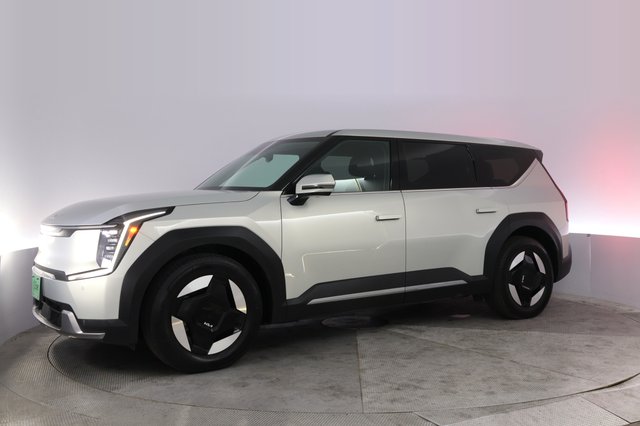 2024 Kia EV9 — photo 14 of 25