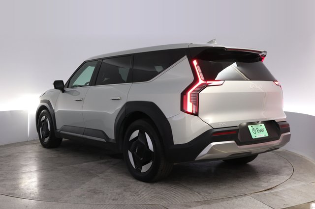 2024 Kia EV9 — photo 13 of 25