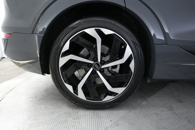2024 Audi Q8 e-tron — photo 17 of 23