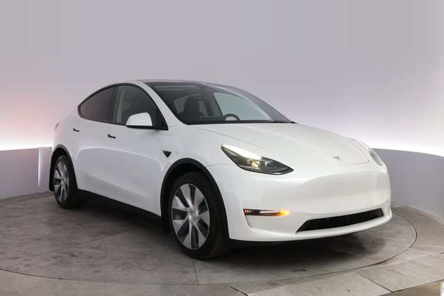 2022 Tesla Model Y — photo 10 of 22