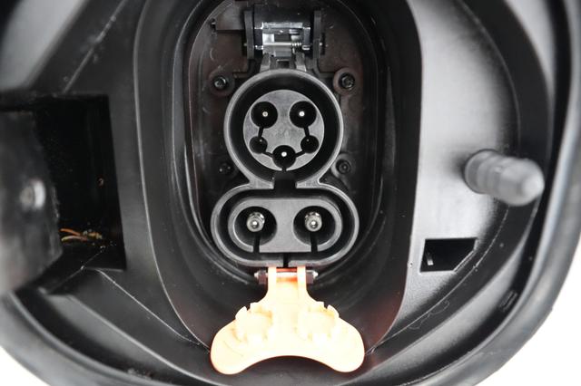 2023 Chevrolet Bolt EV — photo 8 of 23