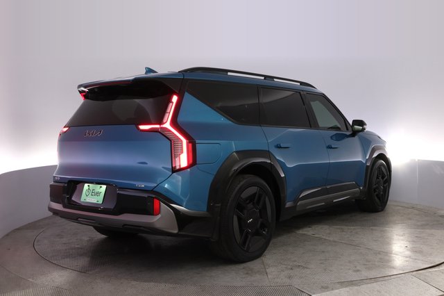 2024 Kia EV9 — photo 2 of 23