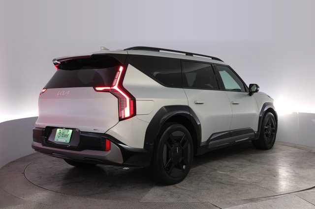 2024 Kia EV9 — photo 2 of 23