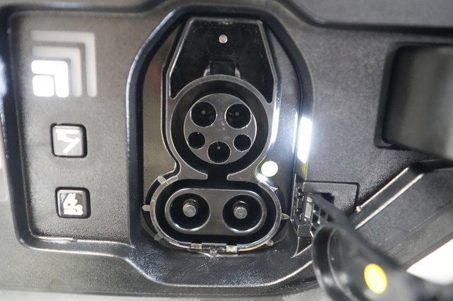 2024 Kia EV9 — photo 8 of 27