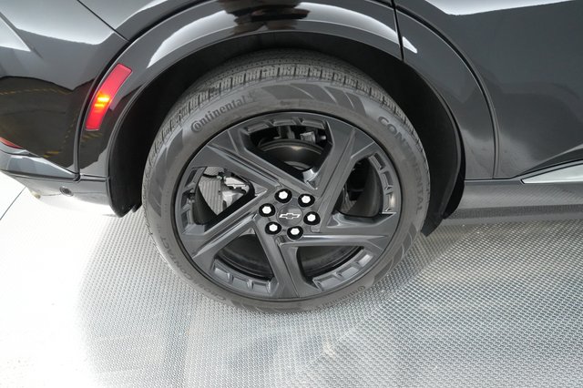 2024 Chevrolet Equinox EV — photo 7 of 18