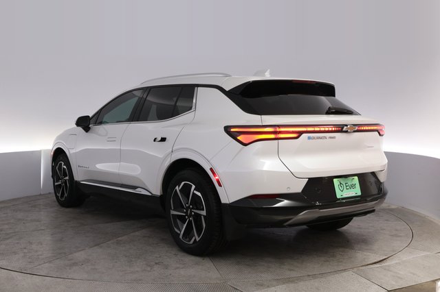 2024 Chevrolet Equinox EV — photo 13 of 24