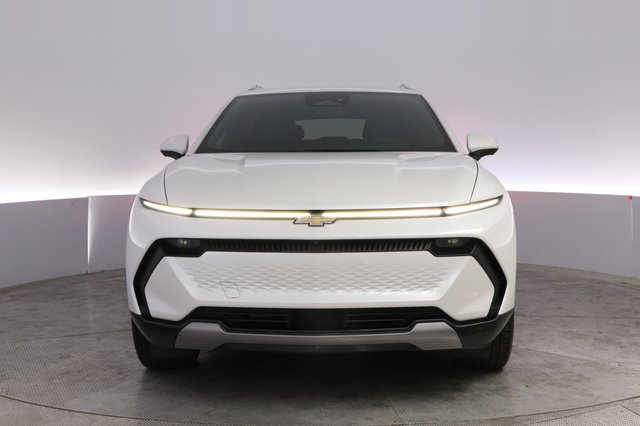 2024 Chevrolet Equinox EV — photo 9 of 24