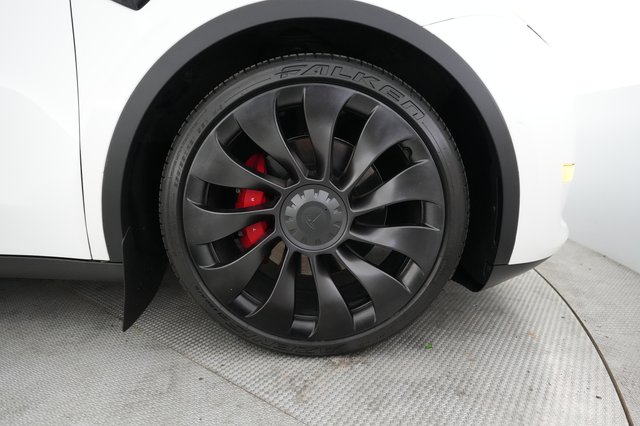 2021 Tesla Model Y — photo 16 of 24