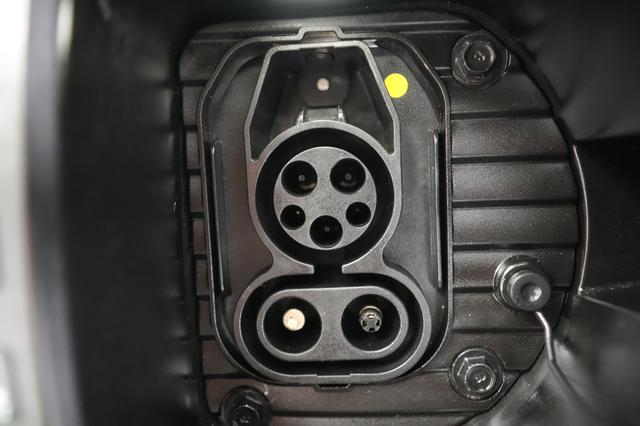 2023 Hyundai IONIQ 6 — photo 8 of 22