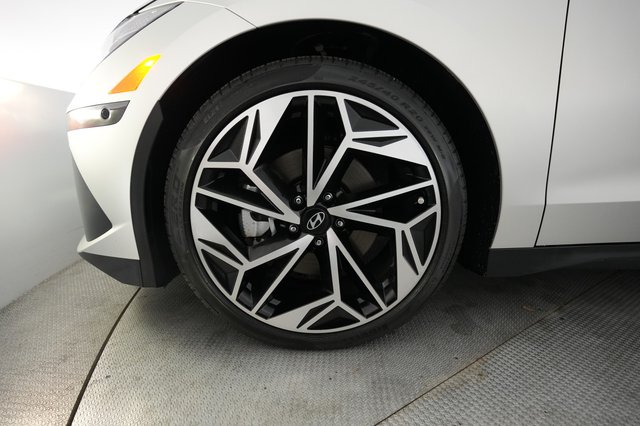 2023 Hyundai IONIQ 6 — photo 15 of 22