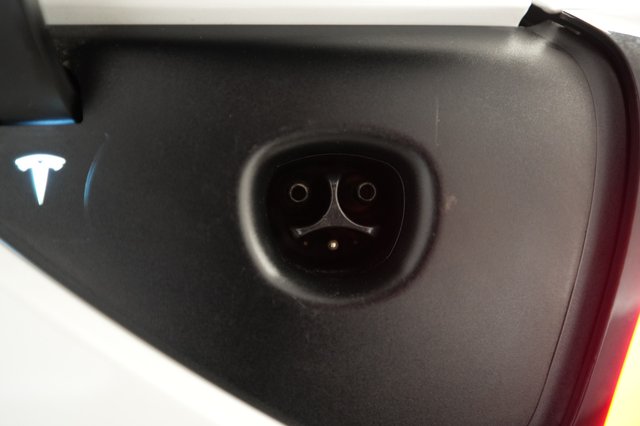 2023 Tesla Model 3 — photo 8 of 23
