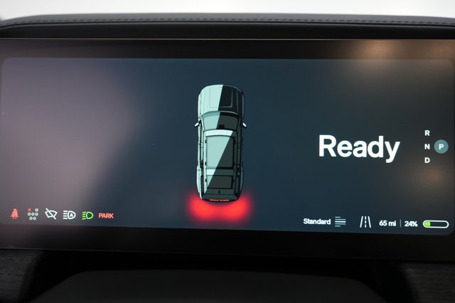 2025 Rivian R1S — photo 23 of 24