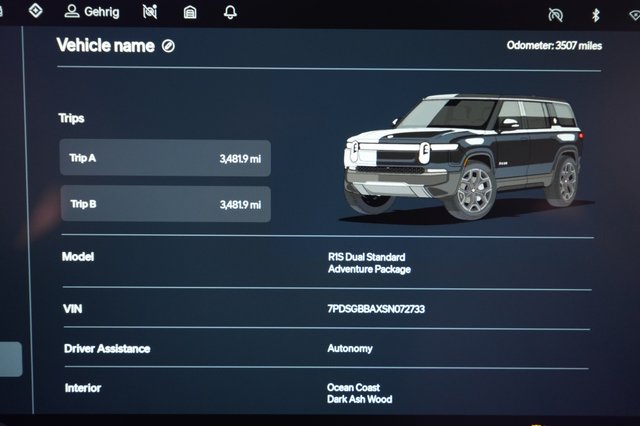 2025 Rivian R1S — photo 5 of 24