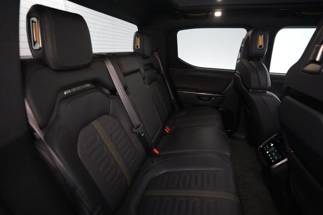 2025 Rivian R1T — photo 4 of 22