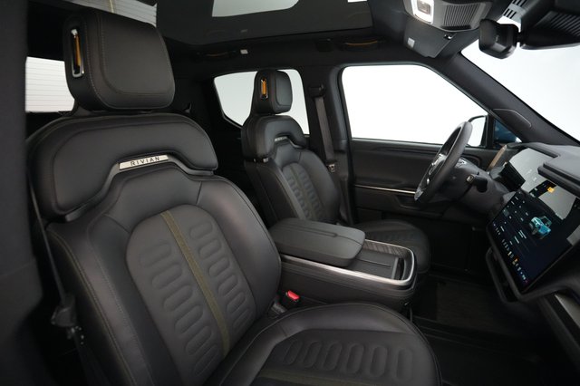 2025 Rivian R1T — photo 18 of 22