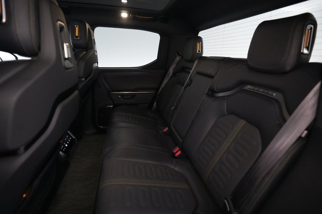 2025 Rivian R1T — photo 19 of 22