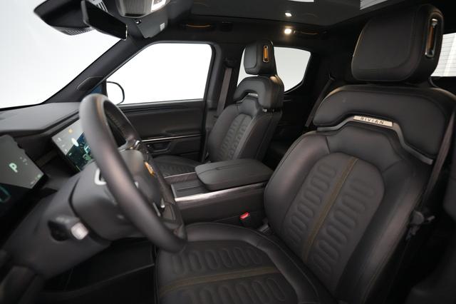 2025 Rivian R1T — photo 3 of 22