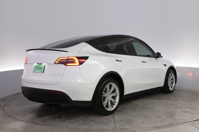 2023 Tesla Model Y — photo 2 of 21