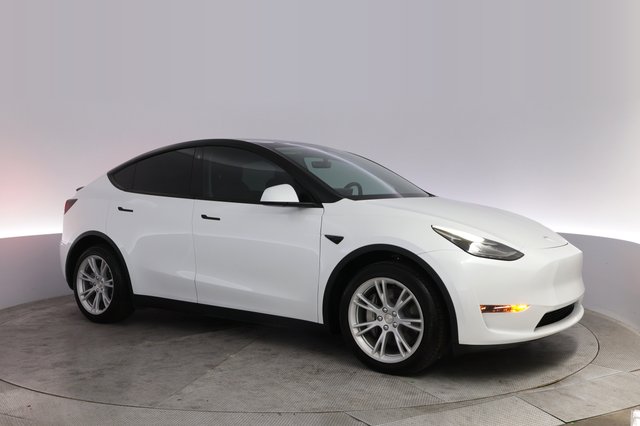 2023 Tesla Model Y — photo 11 of 21