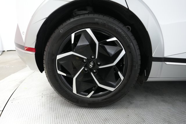 2024 Hyundai IONIQ 5 — photo 17 of 20