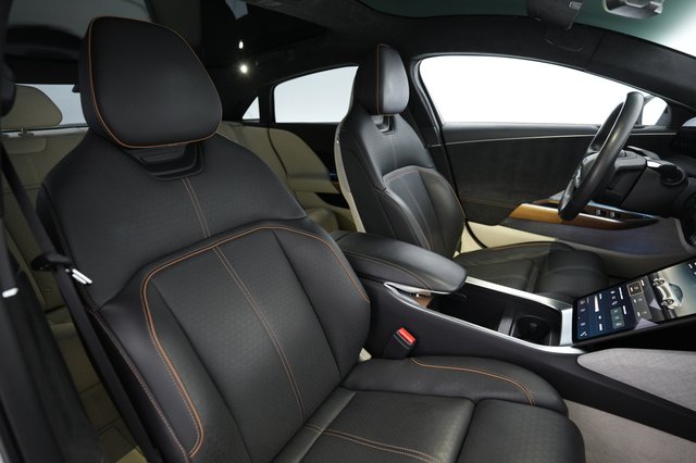 2022 Lucid Air — photo 18 of 27