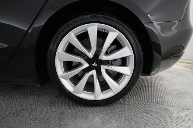 2019 Tesla Model 3 — photo 7 of 23