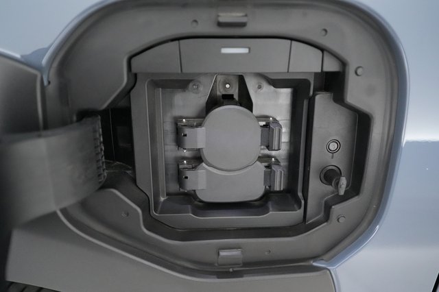 2023 Subaru Solterra — photo 8 of 19