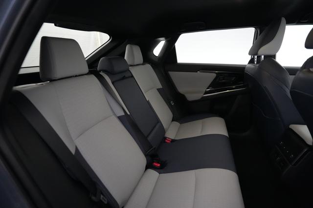 2023 Subaru Solterra — photo 4 of 19