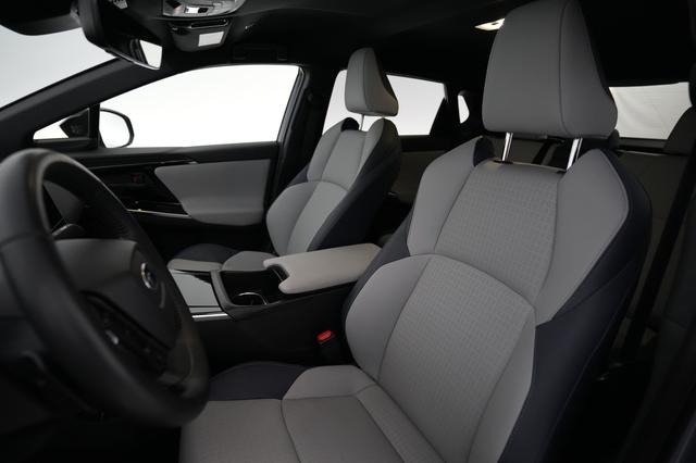 2023 Subaru Solterra — photo 3 of 19