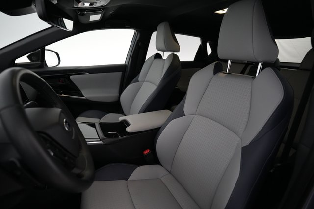 2023 Subaru Solterra — photo 3 of 19
